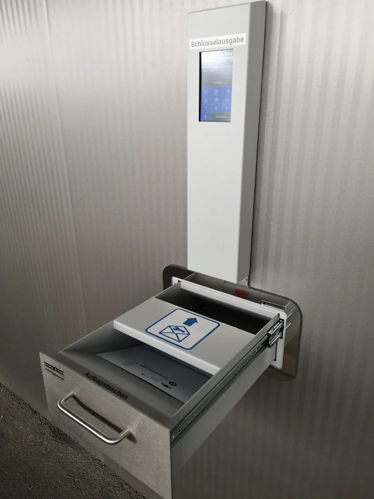 Nøkkeldeponering med digitalt skap, sikker innlevering også utenfor kontortid