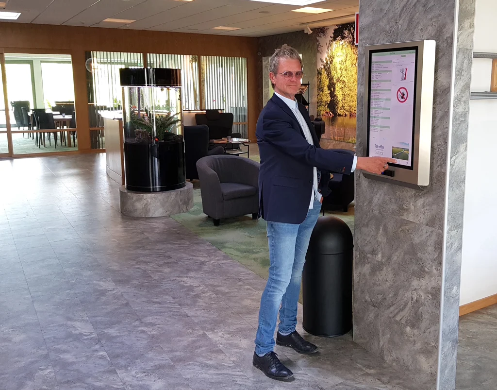 Digital bookingtavle i Töreboda