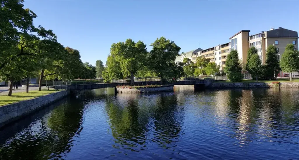 Vy över Filipstad där kommunen använder Brightec nyckelskåp för digital säkerhetshantering.
