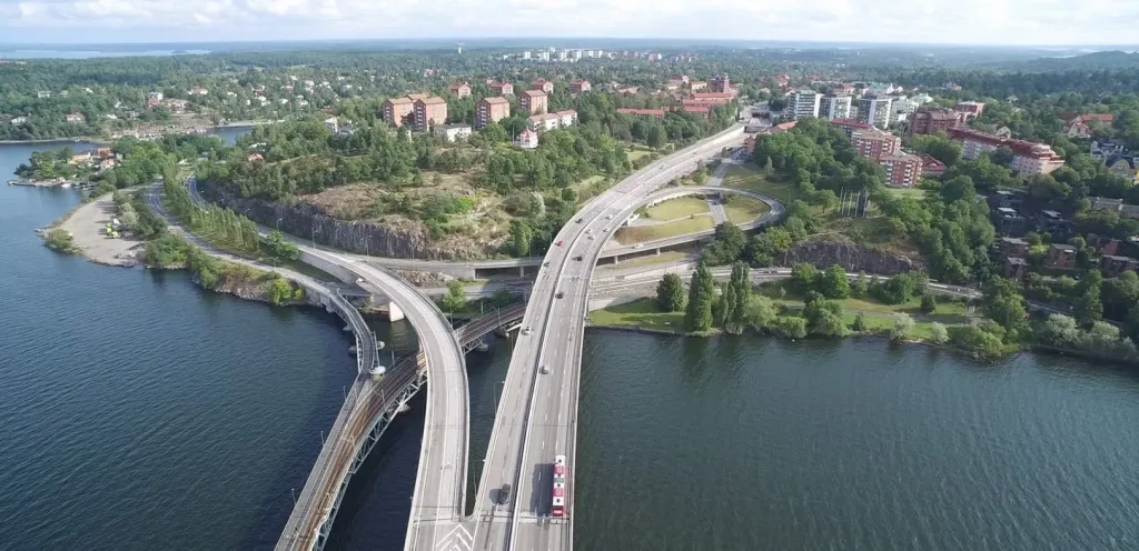 Lidingöbron i blickfånget – Lidingö stad använder Brightecs digitala skåp för säker nyckelhantering inom LSS-verksamheten.