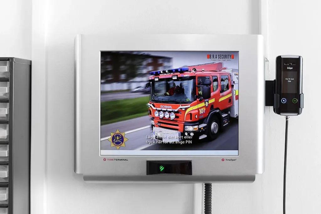 Väggmonterad alkolåsterminal från Brightec Security hos Nerikes brandkår.